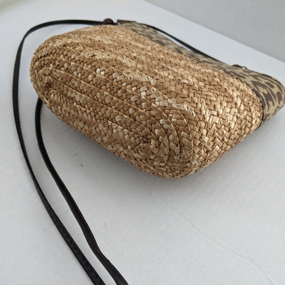 Bundles of 3 Save15%.NWOT Straw and animal print summer shoulder bag. Zip close - Picture 3 of 6